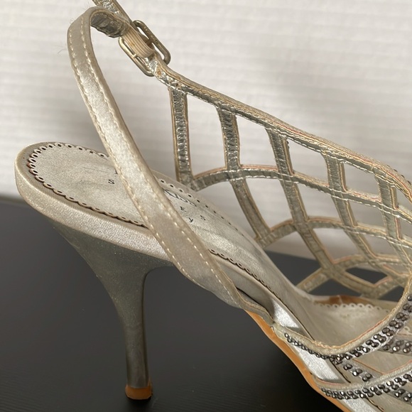 Kiss Kiss Italian Silver Sandals/Crystals. - Picture 11 of 11